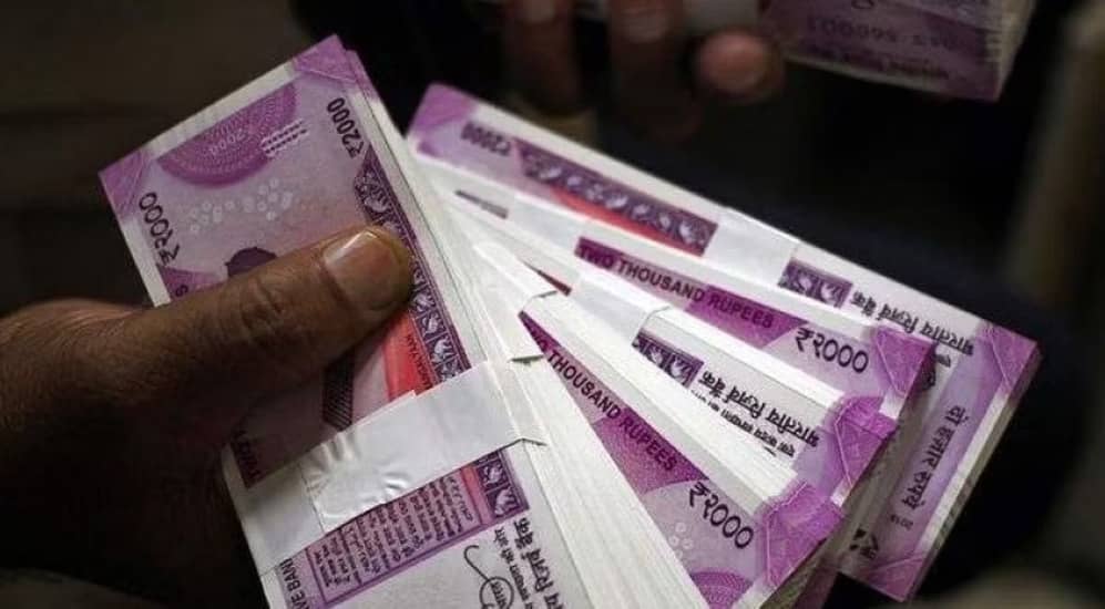 Supreme Court Rejects Plea against Exchange of Rs 2,000 Notes Without ID Proof