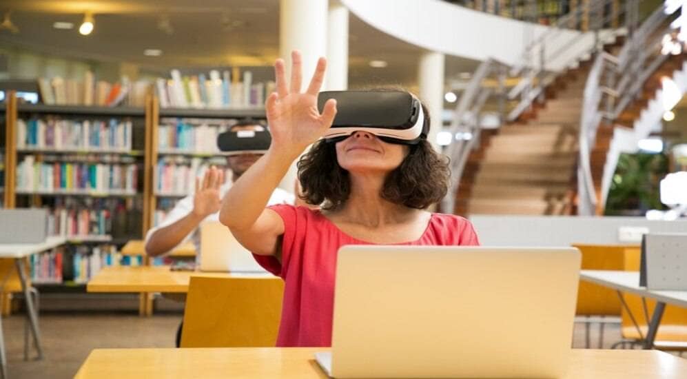 The Role of Immersive Virtual Reality in Education: A Deeper Look at its Impact on Learning Outcomes